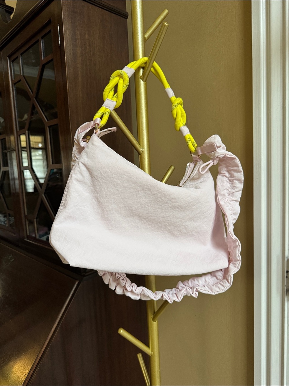 Convertible Ruched Crossbody 6.5 L - Picture 2 of 4
